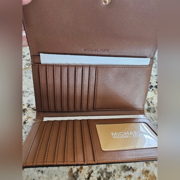 Michael Kors Jet Set Trifold LG wallet - Picture 4 of 9